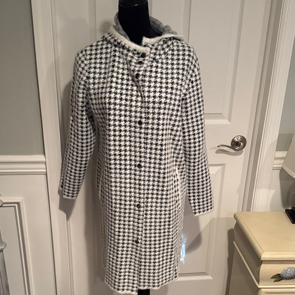 Chic Houndstooth Cape Coat